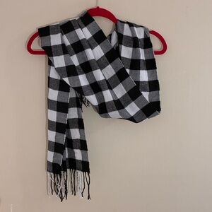 Black White Buffalo Plaid Fashion Scarf Fringe Checkered